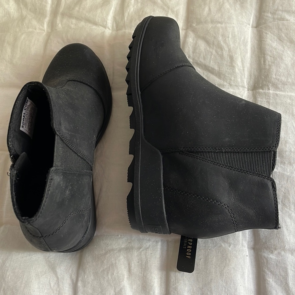 Sorel black wedge boot new with tags size 10